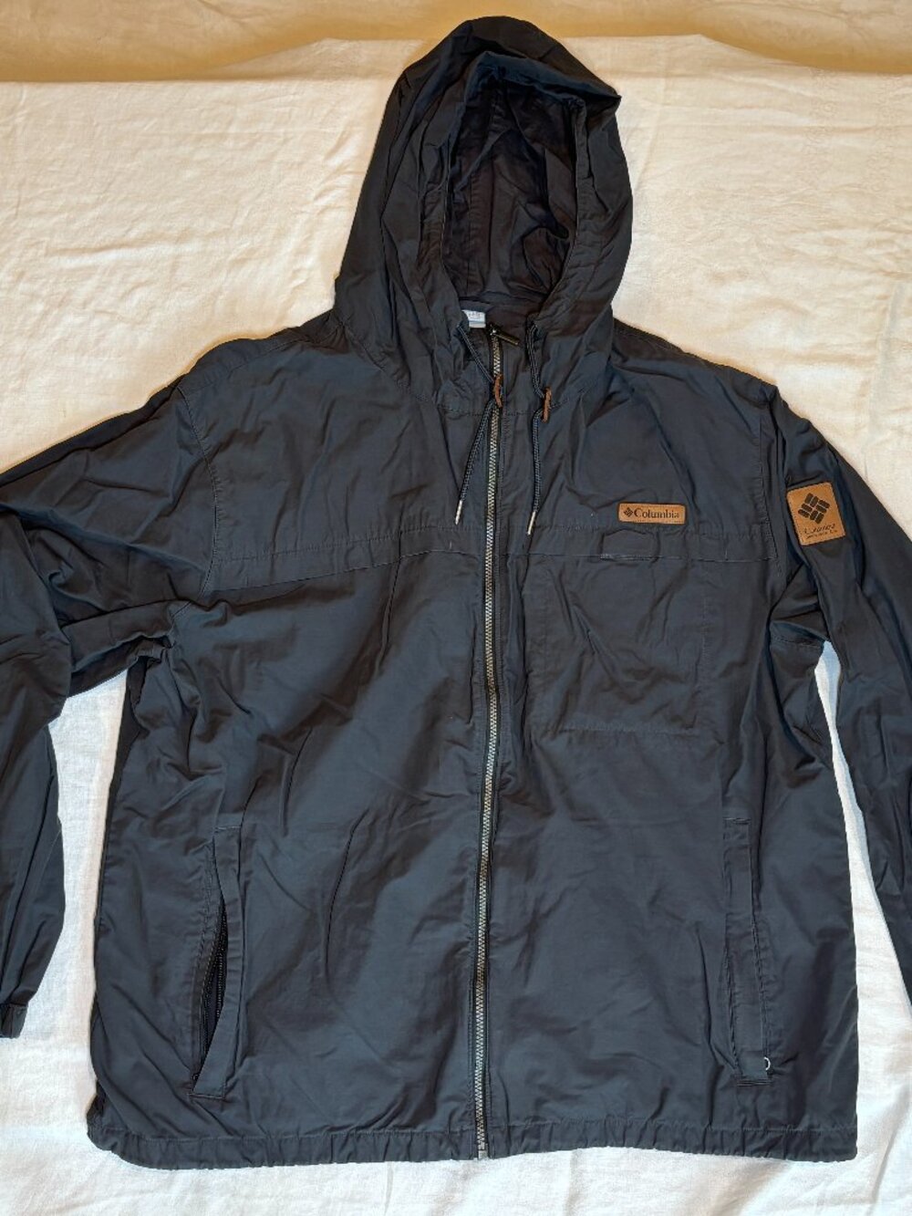 Men’s Grey Columbia Fall/Spring Lightweight Jacket, Size 2XL